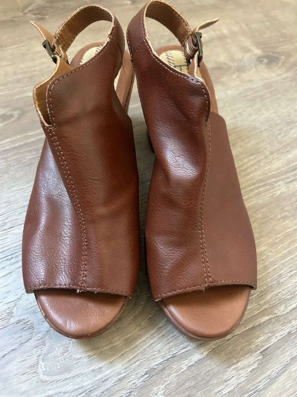 boc Women’s Brown Leather Slingback Open-Toe Sandals - Picture 2 of 10